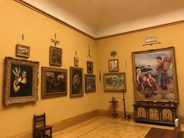 view of one room of the Barnes view of one room of the Barnes
